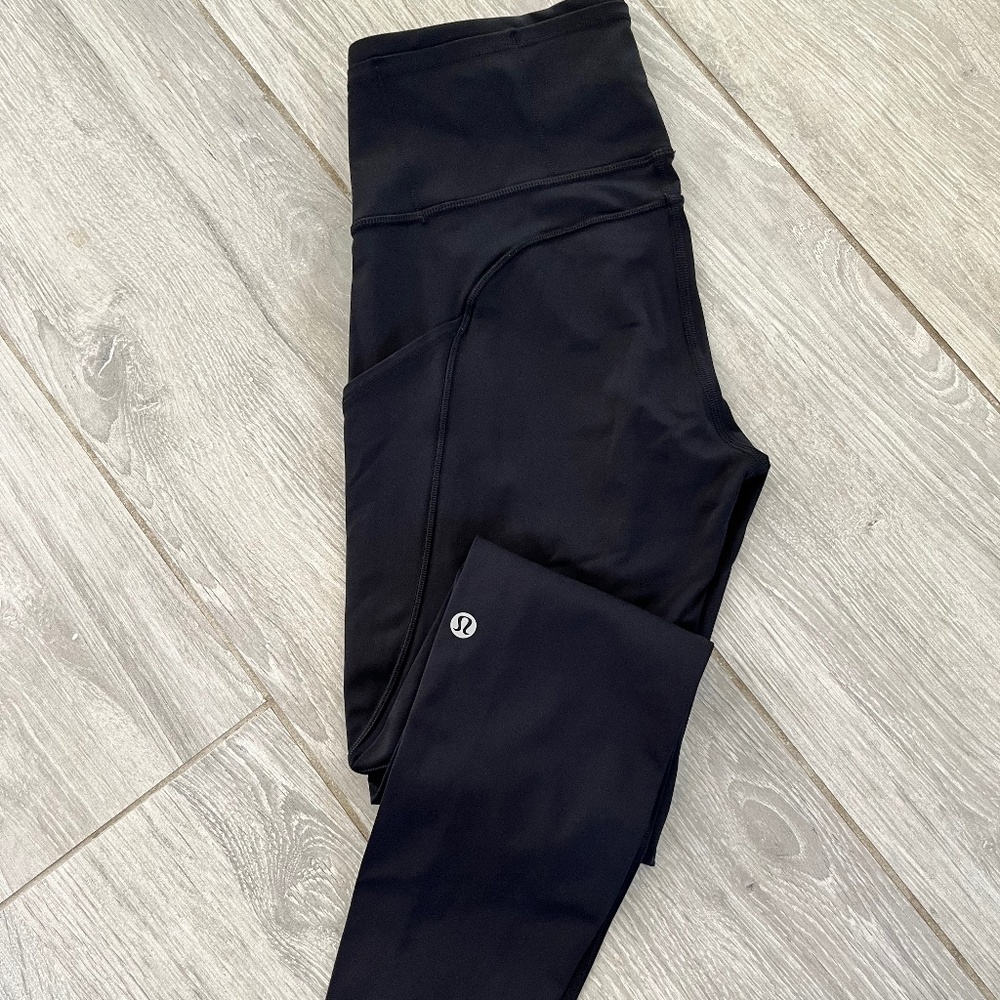 Lululemon Black Leggings with pockets, Size 6